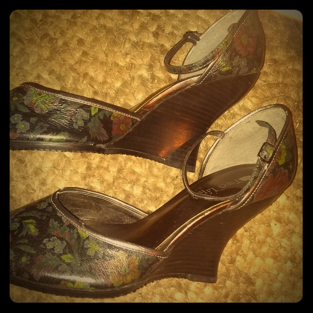 Two lips wedges 9